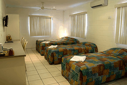 Barrier Reef Motel - Holiday Byron Bay