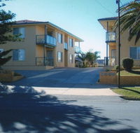 AA Madalena Court Holiday Apartments - Holiday Byron Bay