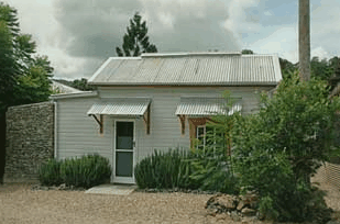 Mavis's Kitchen and Cabins - Holiday Byron Bay