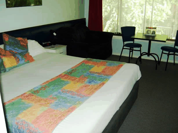 Poinciana Motel - Holiday Byron Bay