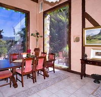 Castle On The Hill Bed and Breakfast - Holiday Byron Bay