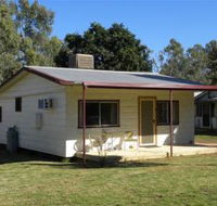 Cockatoo Cottage - Pooncarie - Holiday Byron Bay