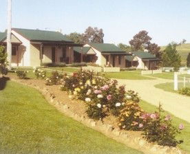 Wagga Wagga Country Cottages - Holiday Byron Bay 0