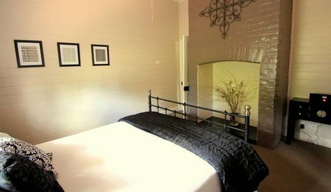 Annie's Folly Boutique Accommodation - Holiday Byron Bay 1