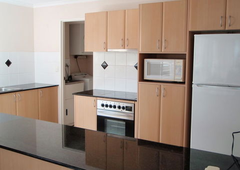 Grosvenor Beachfront Apartments - Holiday Byron Bay 2