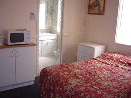 Affordable Accommodation Proserpine - Holiday Byron Bay 4