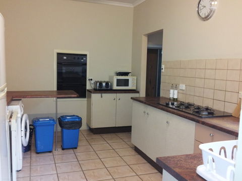 AMELIA STREET GLADSTONE 5 BEDROOMS - Holiday Byron Bay 3