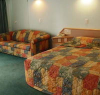 Runaway Bay Motor Inn - Holiday Byron Bay