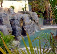 Crusoes Holiday Apartments - Holiday Byron Bay