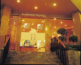 Aarons Hotel - Holiday Byron Bay 0