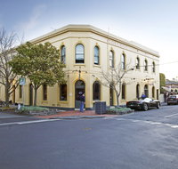 College Lawn Hotel - Holiday Byron Bay