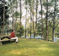 Tullah Lakeside Chalet - Holiday Byron Bay