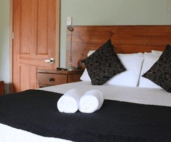 Tullah Lakeside Chalets - Holiday Byron Bay
