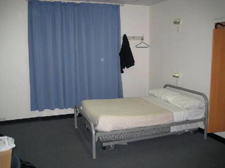 Adelaide Central YHA - Holiday Byron Bay 4