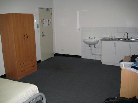 Adelaide Central YHA - Holiday Byron Bay 5