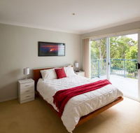 The Lake Limo - Holiday Byron Bay