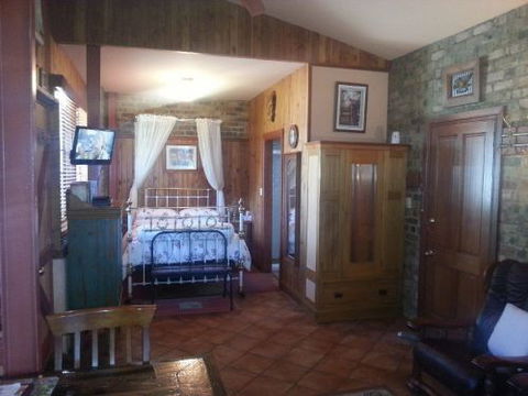 Eagle Foundry B & B - Holiday Byron Bay 4