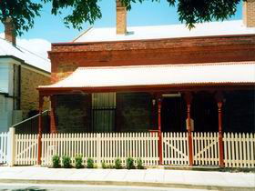 Adelaide Parklands City Townhouse - Holiday Byron Bay 0