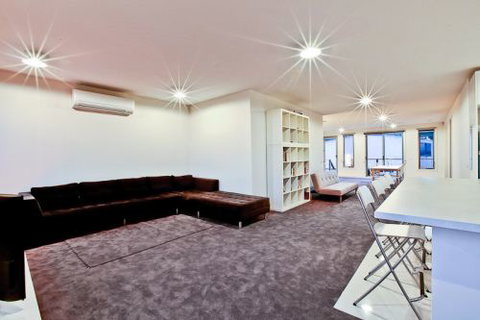 MORNINGTON PENINSULA ACCOMMODATION BEACH HOUSE - Holiday Byron Bay 2