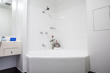 Adara Hotels Apartments - Holiday Byron Bay 5