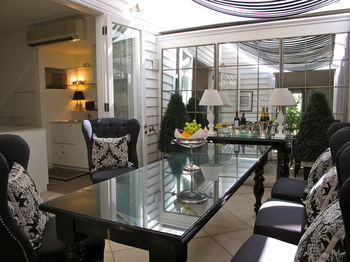 Andre's Mews Luxury Serviced Apartments - Holiday Byron Bay 4