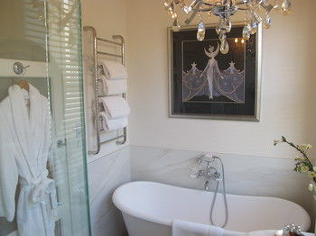 Andre's Mews Luxury Serviced Apartments - Holiday Byron Bay 17