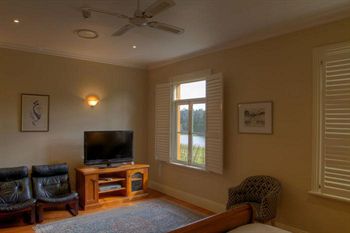 Tizzana Winery Bed & Breakfast - Holiday Byron Bay 5