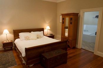 Tizzana Winery Bed & Breakfast - Holiday Byron Bay 11