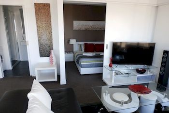 Aura On Flinders Serviced Apartments - Holiday Byron Bay 3