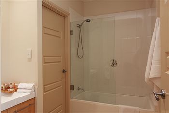 H Boutique Hotel - Holiday Byron Bay 4