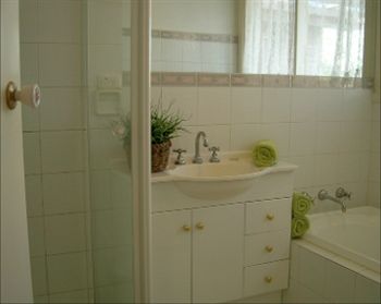 Australian Home Away @ Doncaster Grange Park - Holiday Byron Bay 0