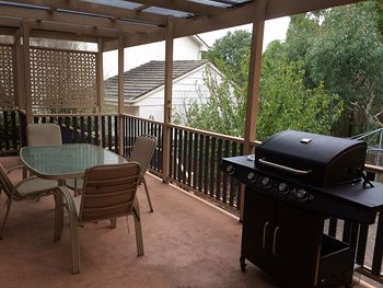 Australian Home Away @ Doncaster Grange Park - Holiday Byron Bay 1