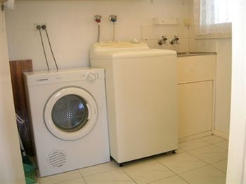 Australian Home Away @ Doncaster Grange Park - Holiday Byron Bay 3