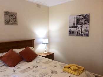 Australian Home Away @ Doncaster Grange Park - Holiday Byron Bay 4