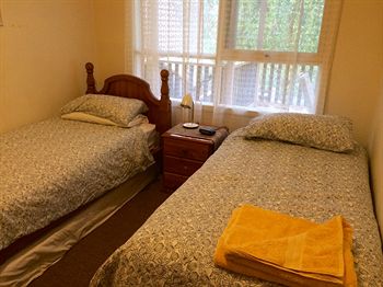Australian Home Away @ Doncaster Grange Park - Holiday Byron Bay 6