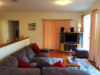 Australian Home Away @ Doncaster Grange Park - Holiday Byron Bay 14