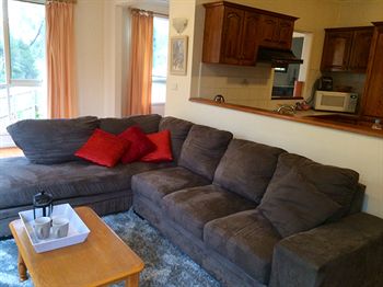Australian Home Away @ Doncaster Grange Park - Holiday Byron Bay 17