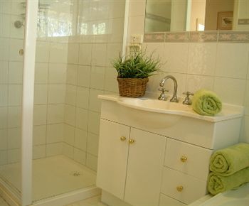 Australian Home Away @ Doncaster Grange Park - Holiday Byron Bay 20