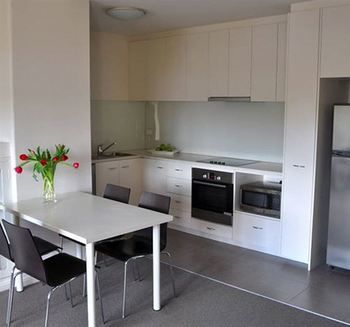 Albert Road Serviced Apartments - Holiday Byron Bay 4