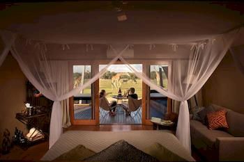 Zoofari Lodge, Taronga Western Plains Zoo - Holiday Byron Bay 0