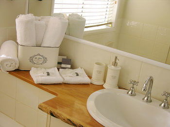 Apple Tree Cottage & Studio - Holiday Byron Bay 3