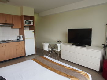 Atelier Serviced Apartments - Holiday Byron Bay 6