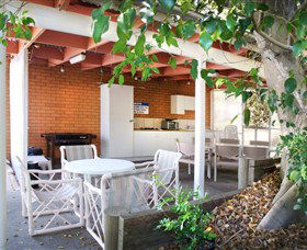 Ambassador Motor Inn - Holiday Byron Bay 2