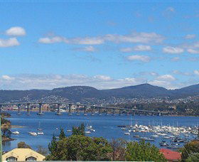 Ashwood Apartments - Lindisfarne - Holiday Byron Bay 0