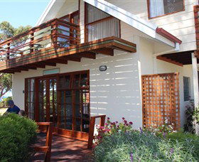 Anchlia Waterfront Cottages - Holiday Byron Bay 1