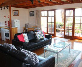 Anchlia Waterfront Cottages - Holiday Byron Bay 5