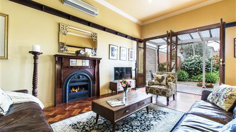 Avalon Guesthouse - Holiday Byron Bay 0