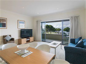 Aurora Ozone Apartments - Holiday Byron Bay 0