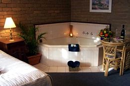 Albury Classic Motor Inn - Holiday Byron Bay 2