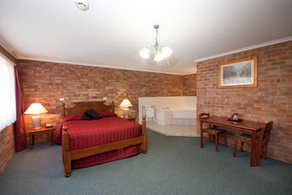 Allan Cunningham Motel And Old Wagon Restaurant - Holiday Byron Bay 2